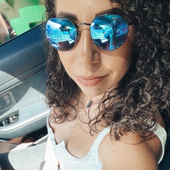 Meet your Posher, Stephanie - Picture 5 of 7